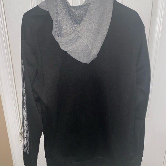 ECHO pull over and NASA pull over hoodie with strings, Large boys, both for 25$ - Picture 6 of 13